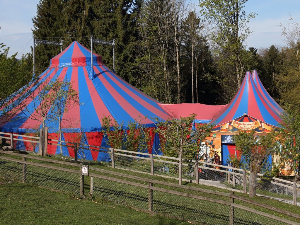 Zirkuszelt im Walter Zoo in Gossau